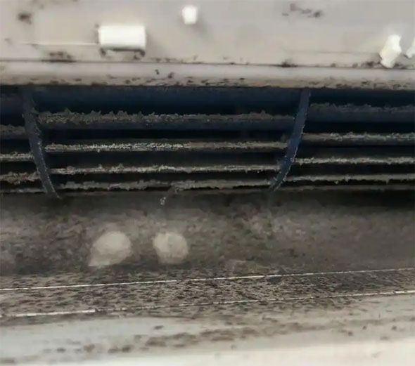 南阳空调吹的风有股烧焦味是怎么回事